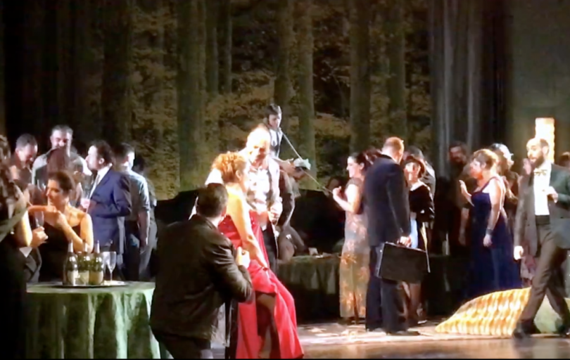 VIDEO - Il tenore monferrino Iviglia è il visconte Gastone nella Traviata in scena alla Fenice